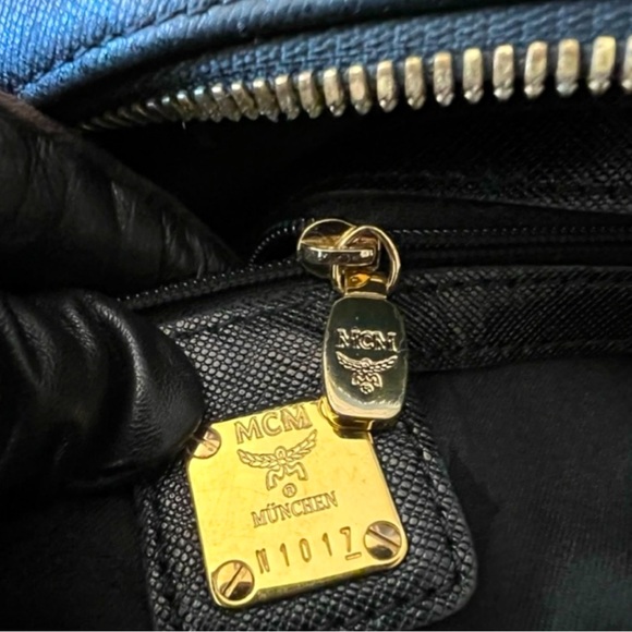 MCM 🪢 VTG, Medium Black Boston Bag - Picture 5 of 11